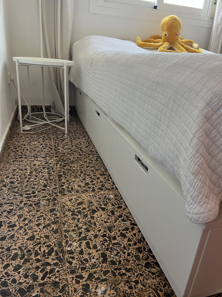 Neuwertiges IKEA Bett inkl Matratze