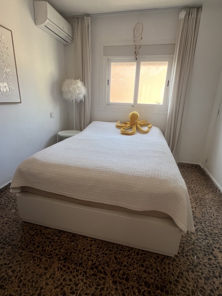 Neuwertiges IKEA Bett inkl Matratze