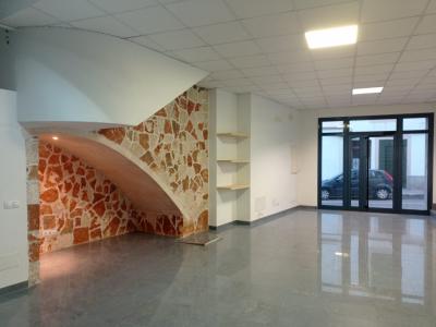 As good as new and bright shop in the center of Felanitx --- L 11 CM