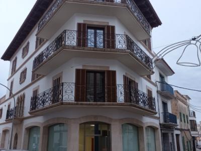 As good as new and bright shop in the center of Felanitx --- L 11 CM