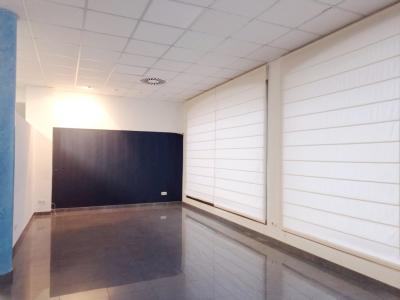 As good as new and bright shop in the center of Felanitx --- L 11 CM