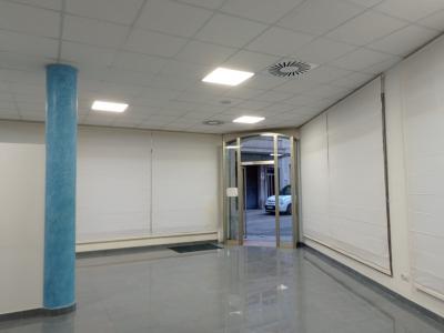 As good as new and bright shop in the center of Felanitx --- L 11 CM