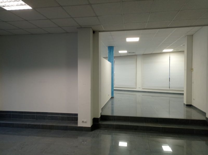 As good as new and bright shop in the center of Felanitx --- L 11 CM