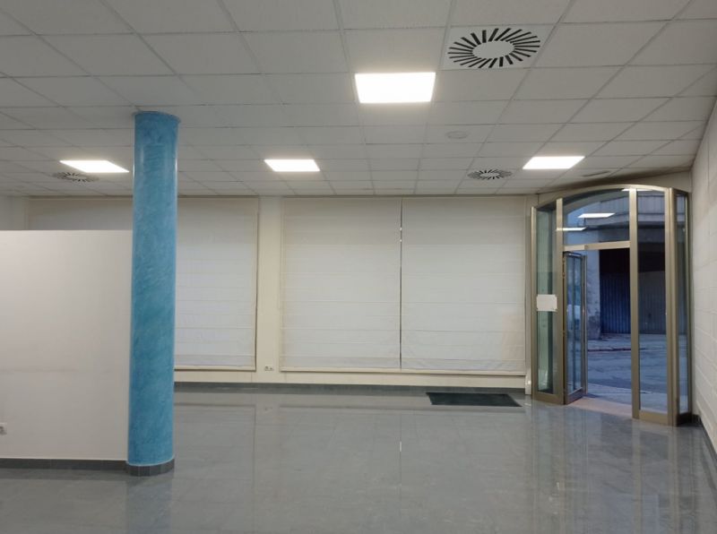 As good as new and bright shop in the center of Felanitx --- L 11 CM