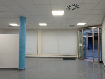 As good as new and bright shop in the center of Felanitx --- L 11 CM