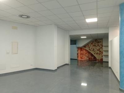 As good as new and bright shop in the center of Felanitx --- L 11 CM