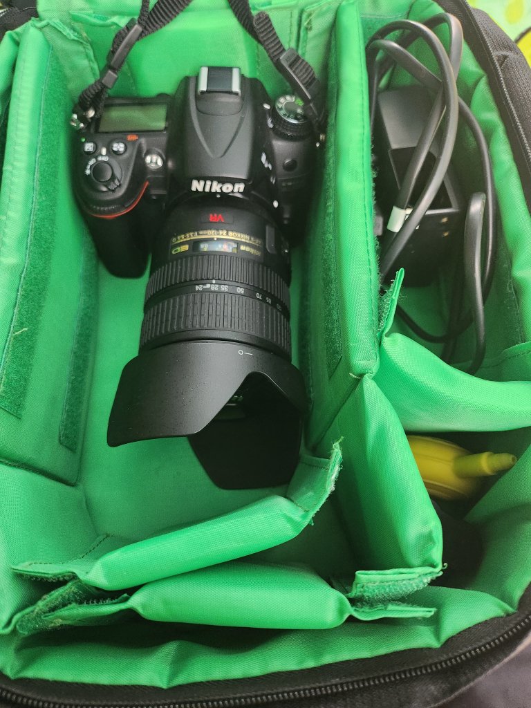 Nikon D 7000 mit Nikkor AF-S 24-120mm plus Zubehör