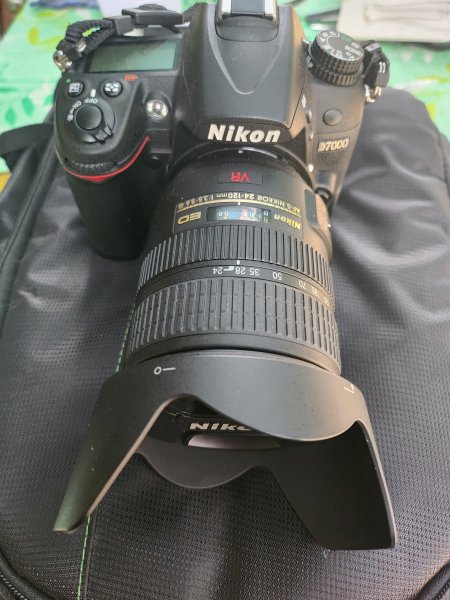 Nikon D 7000 mit Nikkor AF-S 24-120mm plus Zubehör