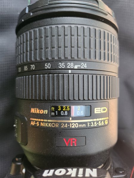 Nikon D 7000 mit Nikkor AF-S 24-120mm plus Zubehör
