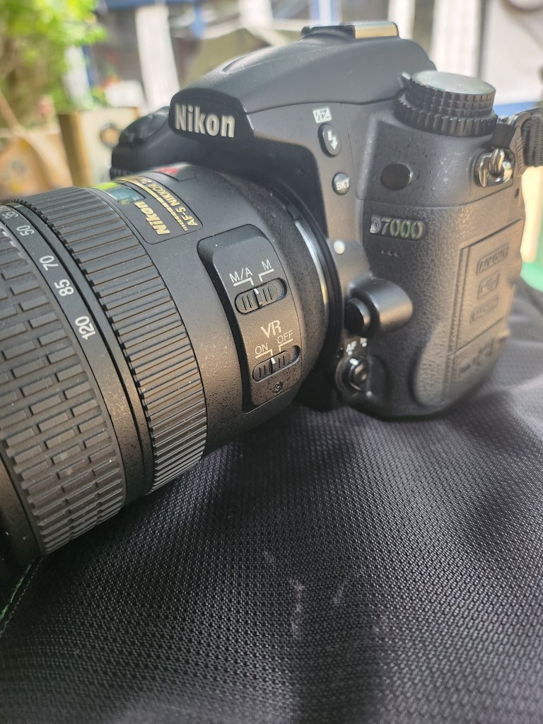 Nikon D 7000 mit Nikkor AF-S 24-120mm plus Zubehör