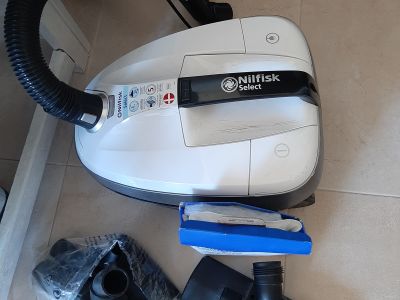 Nilfisk - Vacuum cleaner Select white plus 3 original vacuum bags and accessories