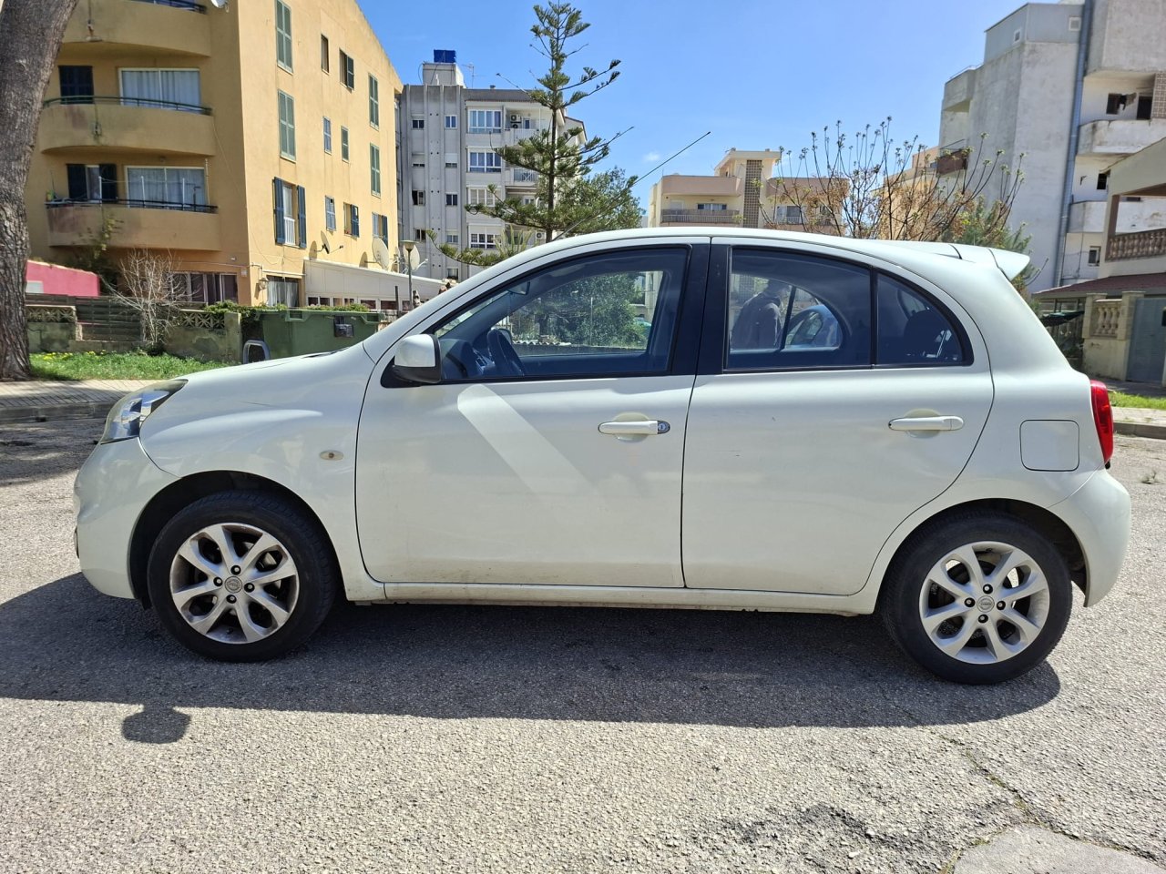 Nissan Micra weiß "Inselflitzer"