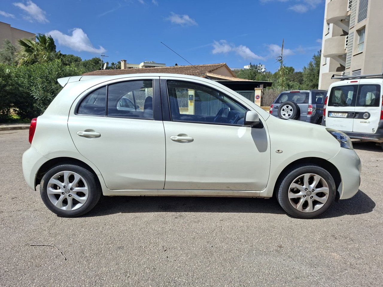 Nissan Micra weiß "Inselflitzer"