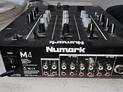 Numark M4