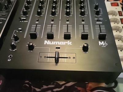 Mezclador DJ de 4 canales Numark M6 USB excelente estado, caja original