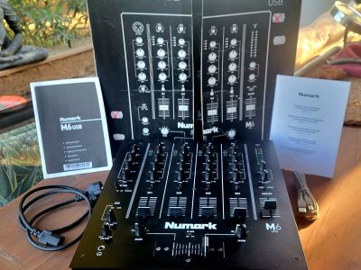 Mezclador DJ de 4 canales Numark M6 USB excelente estado, caja original