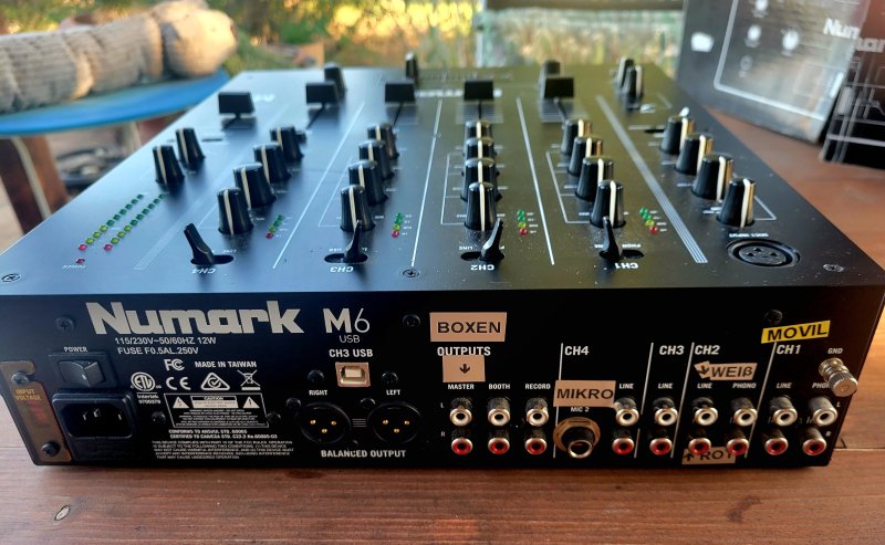 Mezclador DJ de 4 canales Numark M6 USB excelente estado, caja original
