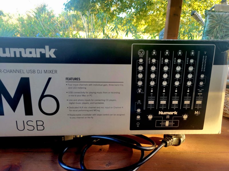 Mezclador DJ de 4 canales Numark M6 USB excelente estado, caja original