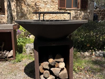 Ofyr Grill mit viel Equipment