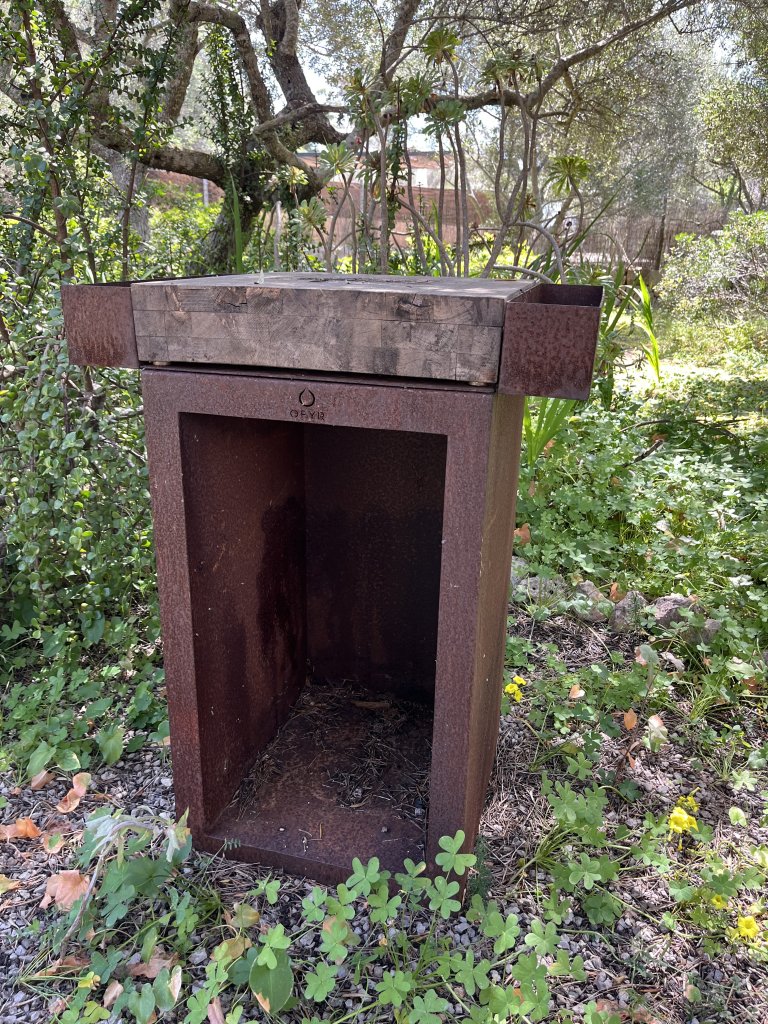 Ofyr Grill mit viel Equipment