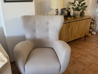 Wing chair