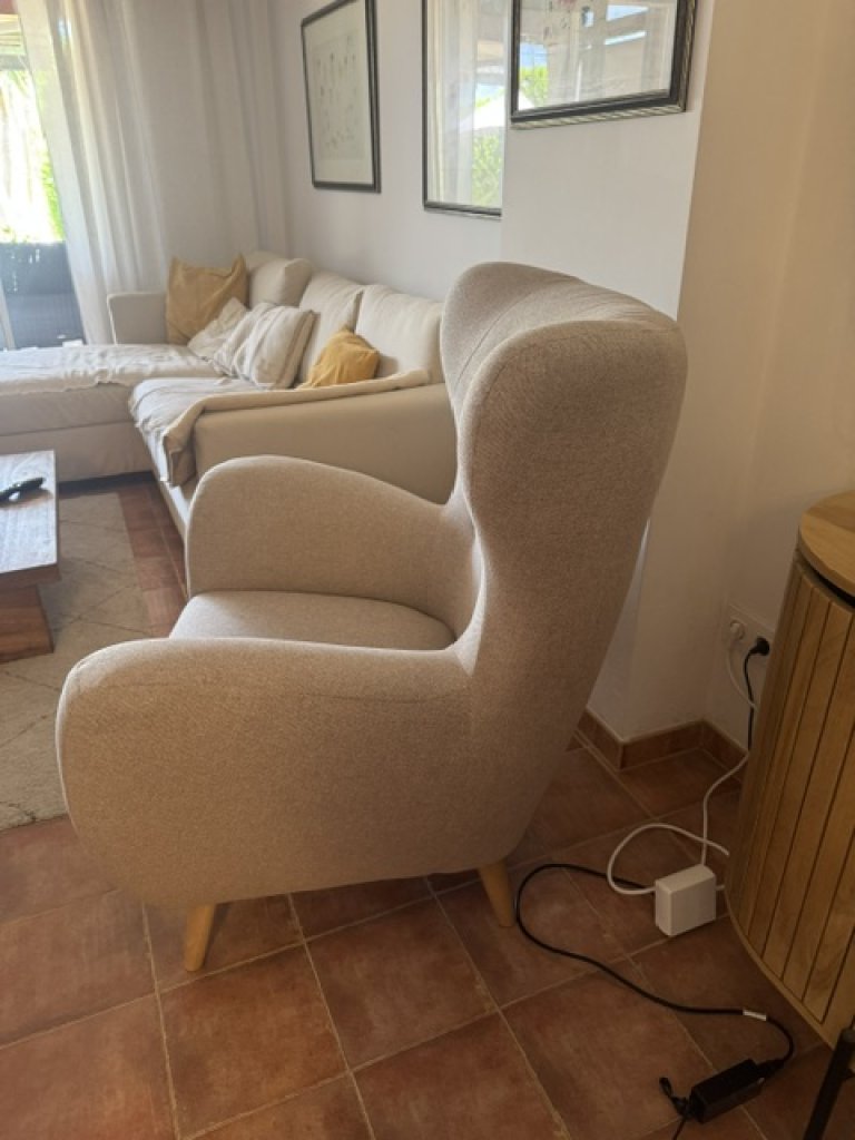 Wing chair