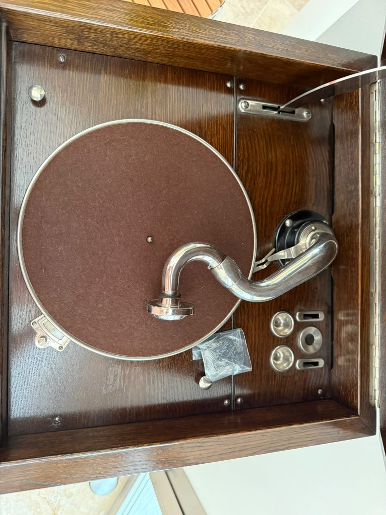 Original His Masters Voice 163 (HMV) Schrankgrammophon  voll funktionsfähig  ca. 1920er/30er Jahre