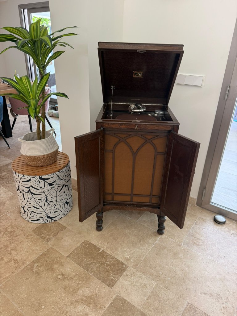 Original His Masters Voice 163 (HMV) Schrankgrammophon  voll funktionsfähig  ca. 1920er/30er Jahre