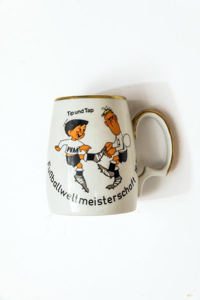 Original-Krug zur WM 1974 in D mit den Maskottchen Tip & Tap