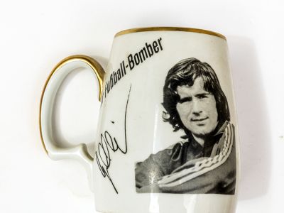 Original-Krug zur WM 1974 in D mit den Maskottchen Tip & Tap