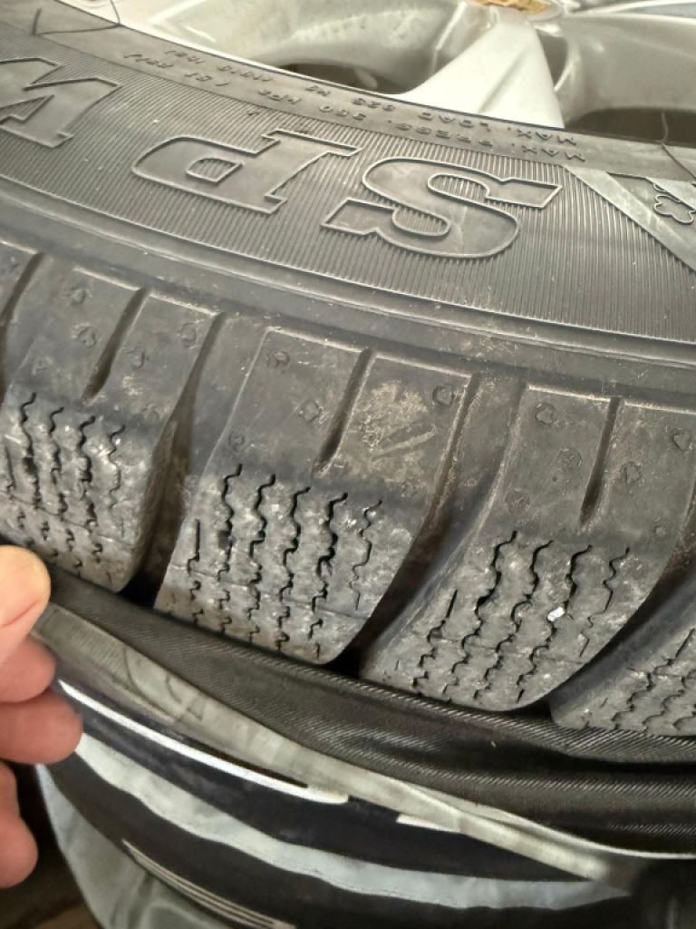 Original Porsche Macan III Winterkompletträder