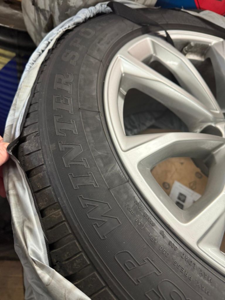 Original Porsche Macan III Winterkompletträder