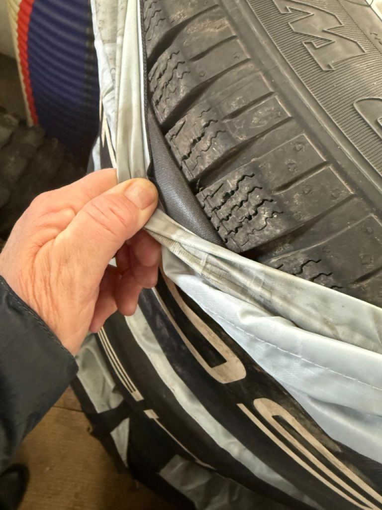 Original Porsche Macan III Winterkompletträder