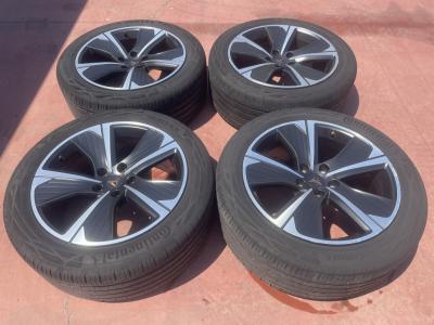 Originale Seat Cupra-Felgen R18X8 ET40 mit Reifen 245/45R18 96W.