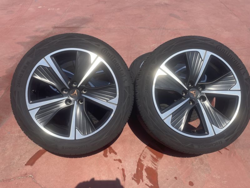 Originale Seat Cupra-Felgen R18X8 ET40 mit Reifen 245/45R18 96W.