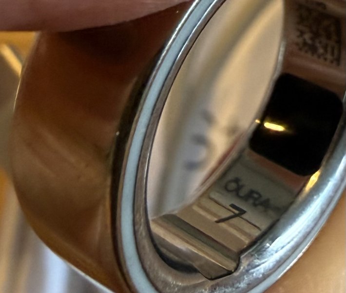 Oura Ring 4  Gold | Größe 7: Smart Ring  Gut erhalten  Inkl. Ladegerät & Originalverpackung