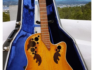 Ovation Elektroakustische Gitarre