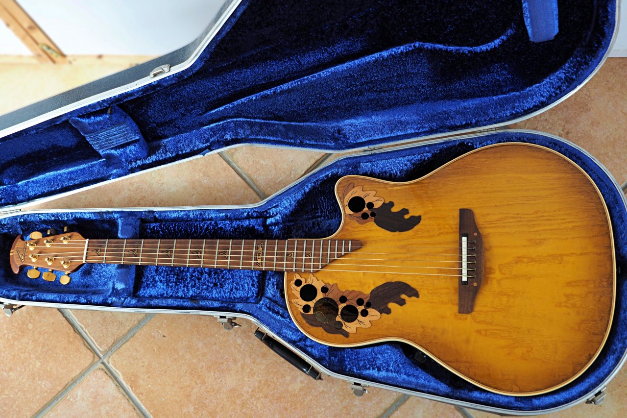 Ovation Elektroakustische Gitarre