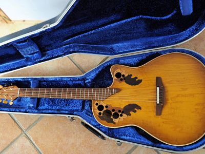 Ovation Elektroakustische Gitarre