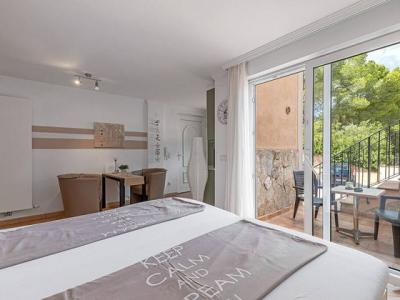 Paguera ground floor for rent