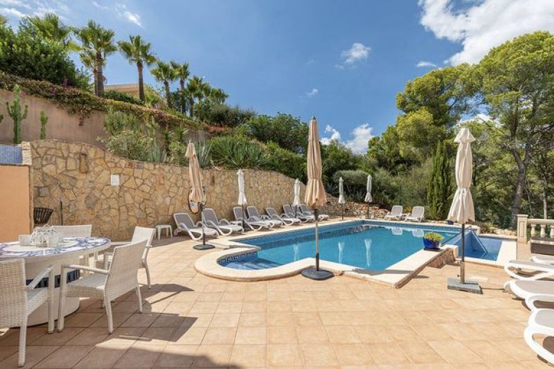 Paguera ground floor for rent