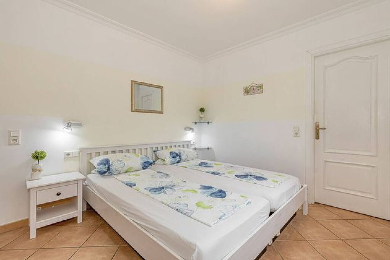 Paguera ground floor for rent