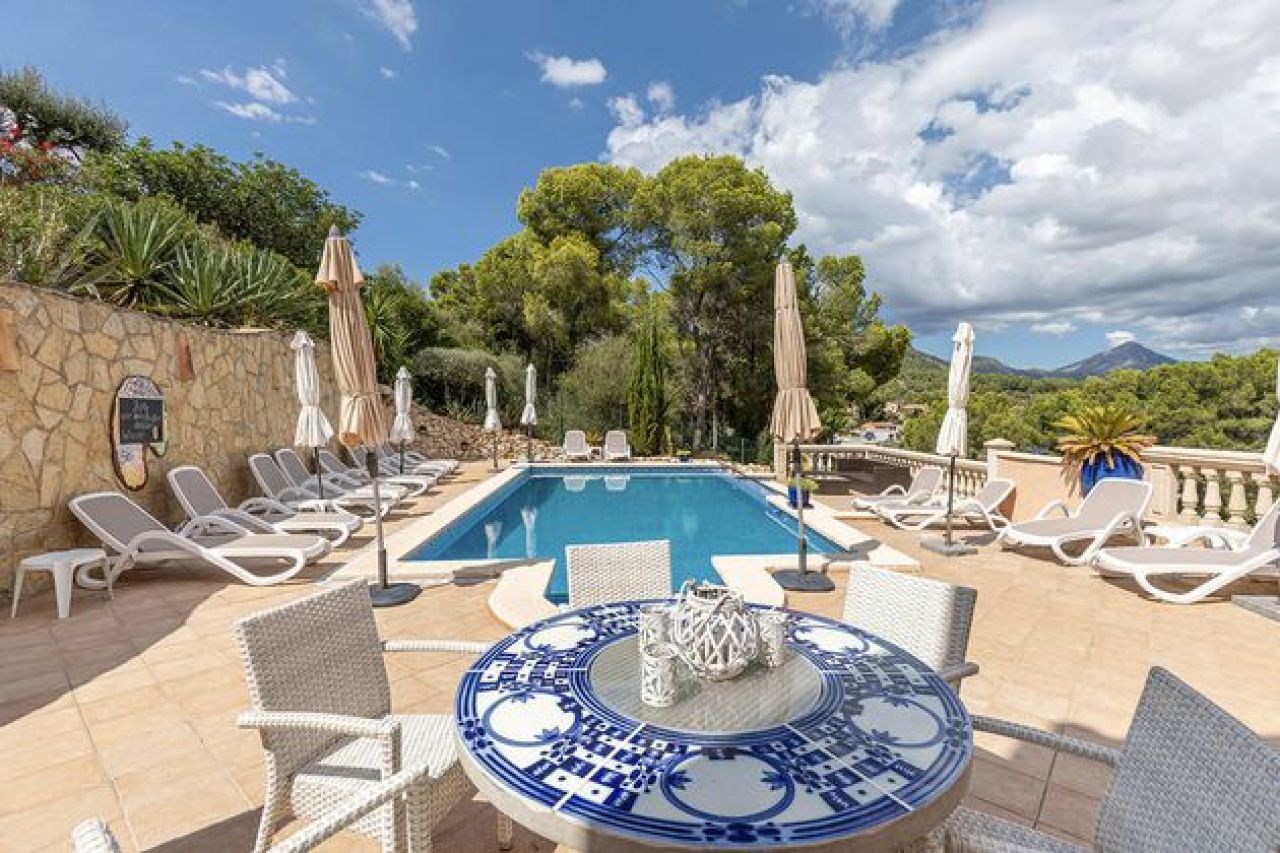 Paguera ground floor for rent