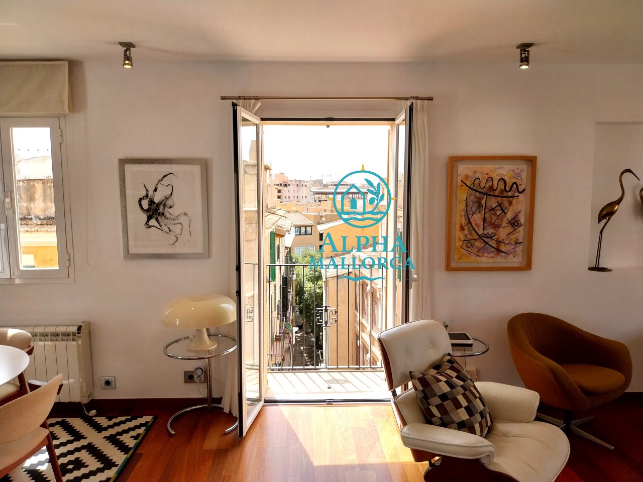PALMA-ALTSTADT: Renovierte Wohnung mit eigener Terrasse und optionalem TG-Stellplatz