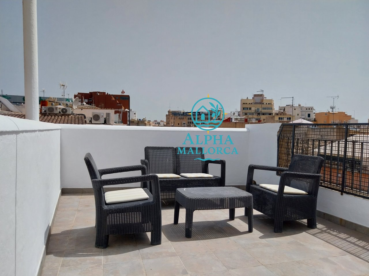 PALMA-ALTSTADT: Renovierte Wohnung mit eigener Terrasse und optionalem TG-Stellplatz