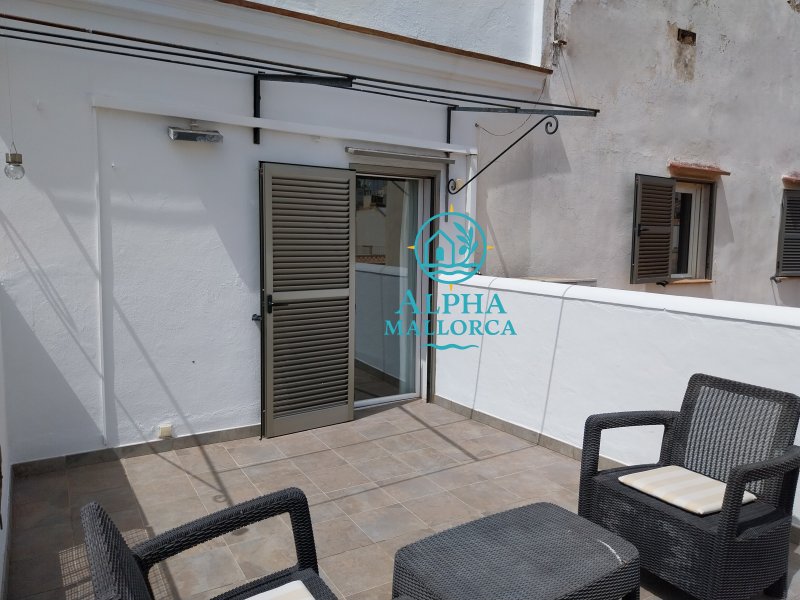 PALMA-ALTSTADT: Renovierte Wohnung mit eigener Terrasse und optionalem TG-Stellplatz