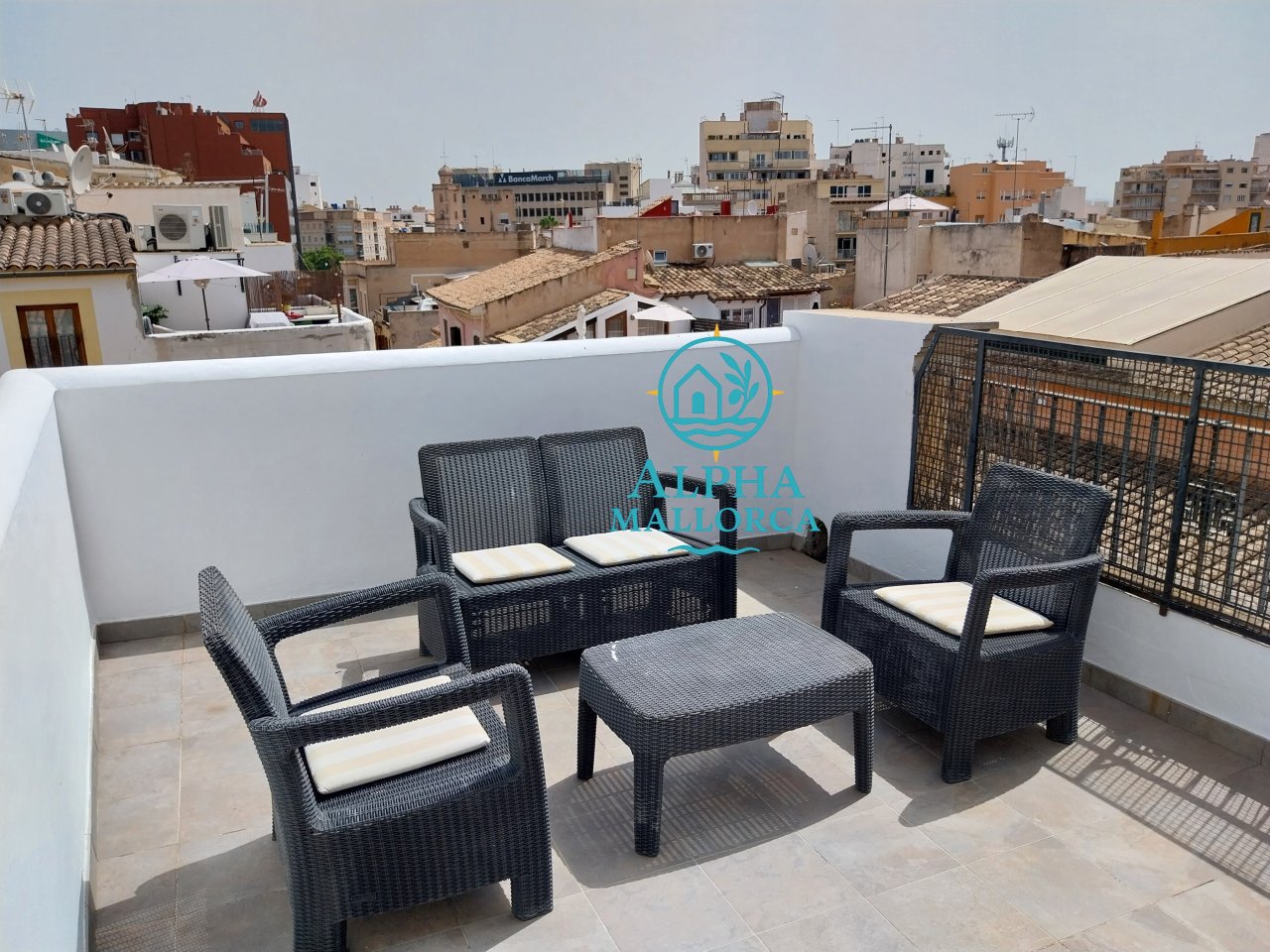 PALMA-ALTSTADT: Renovierte Wohnung mit eigener Terrasse und optionalem TG-Stellplatz