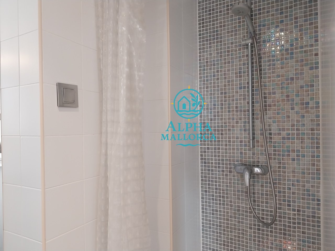 PALMA-ALTSTADT: Renovierte Wohnung mit eigener Terrasse und optionalem TG-Stellplatz