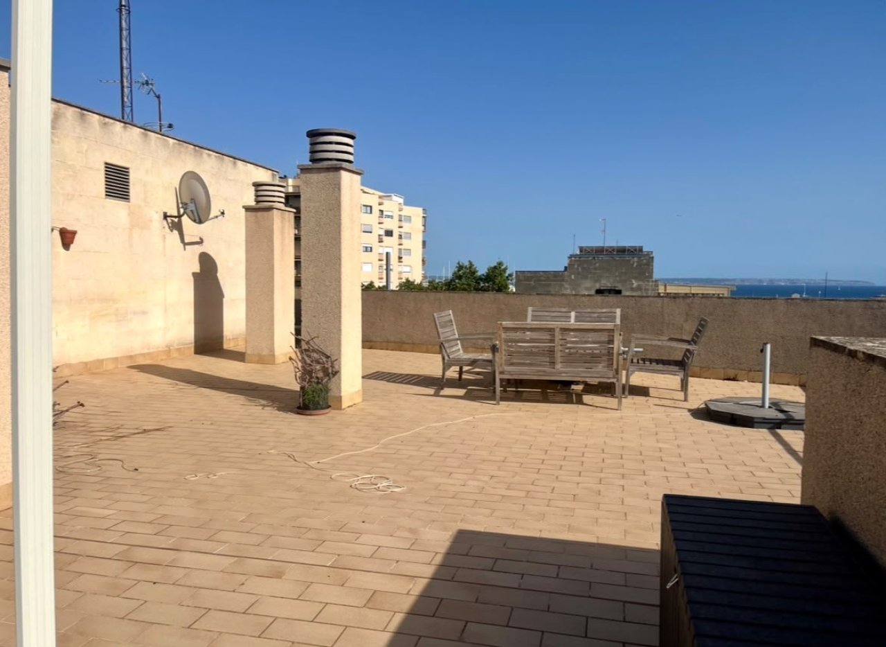Palma Dachgeschosswohnung mit großer privater Dachterrasse