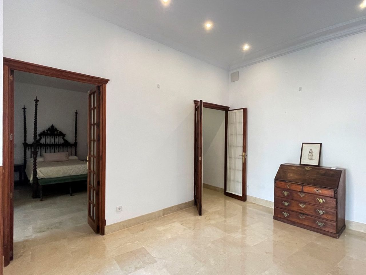 PALMA - Representative large apartment 195 sqm with garden 160 sqm, terraces 50 sqm in the heart of Palma.